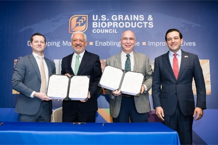The Panama Canal and the US Grains & BioProducts Council sign Memorandum of Understanding